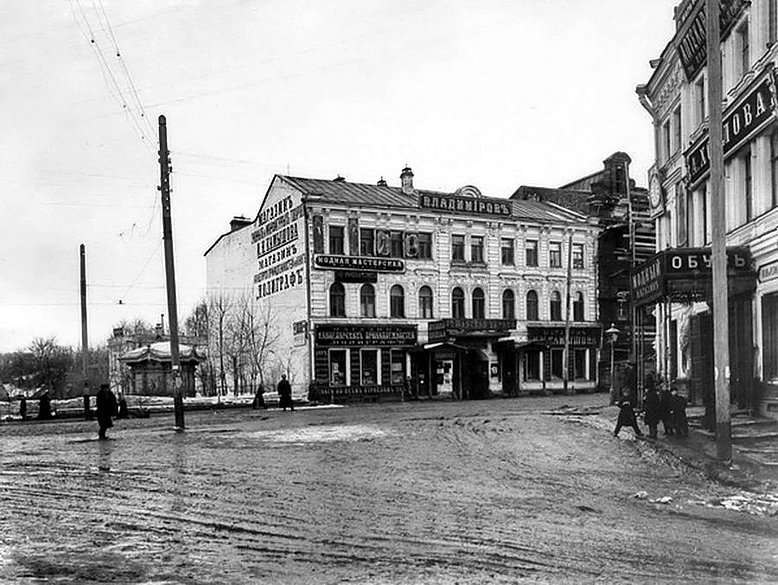 Доходный дом Пальцевых. На фото справа. ул. Большая Покровская, д. 21