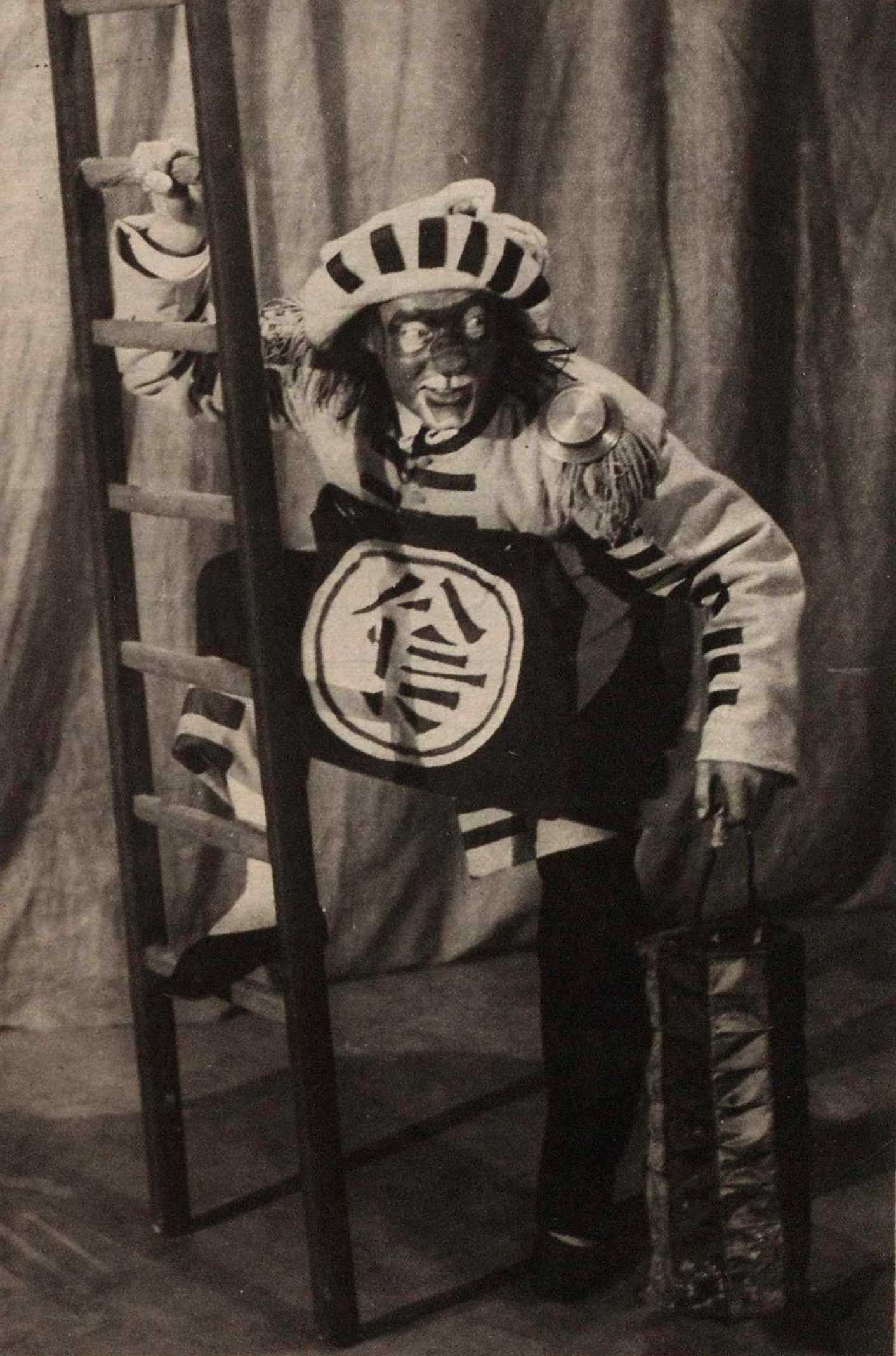 Освальд Федорович Глазунов в роли Бригеллы. Спектакль «Принцесса Турандот». 1922 год