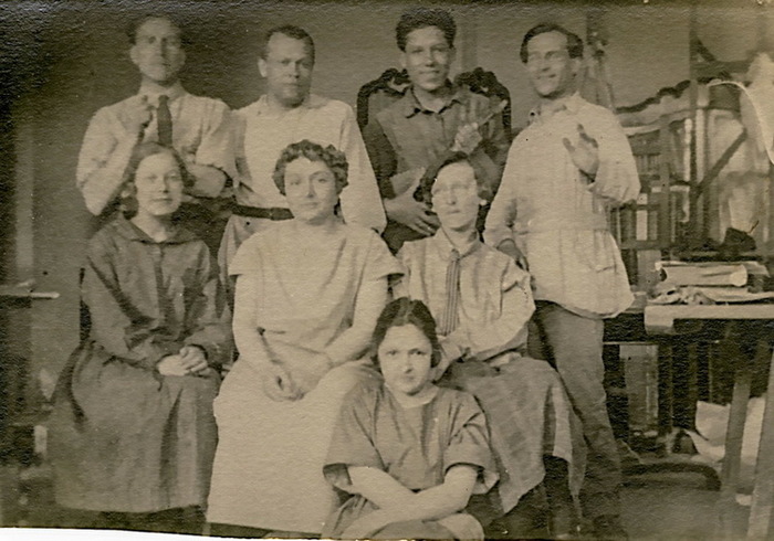 Группа художников, принимавших участие в оформлении I Всероссийской сельскохозяйственной и кустарно-промышленной выставки 1923