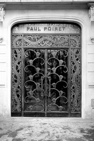 Paul-Poiret-Rond-Point-des-Champs-Elysees