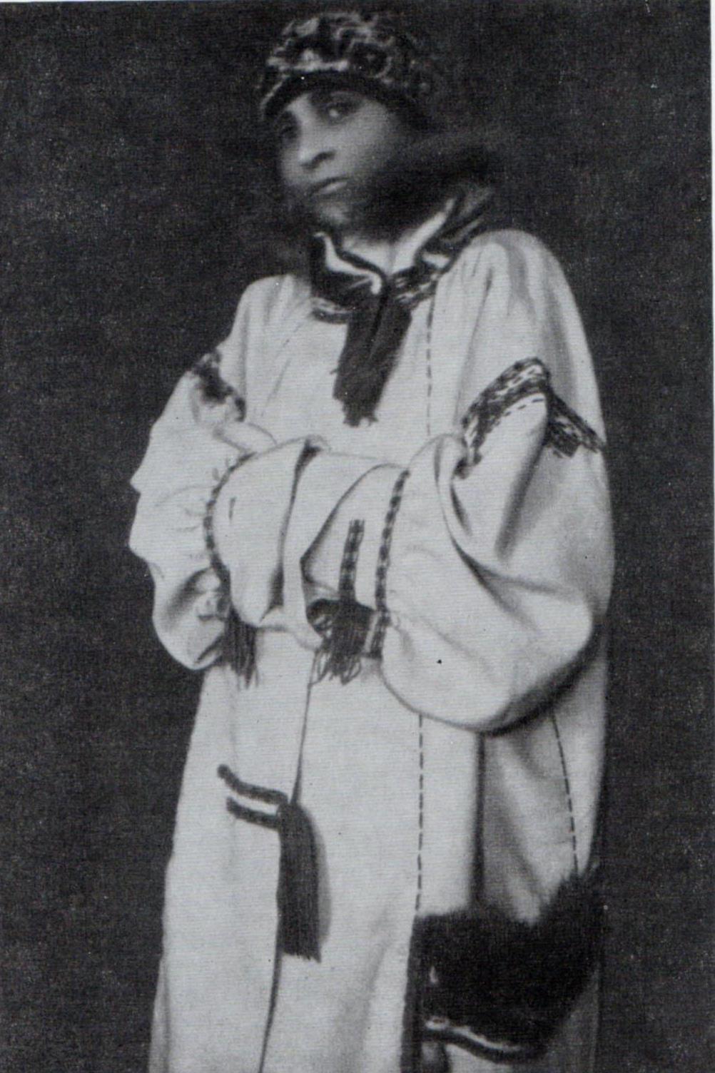Пальто из коллекции, созданной по мотивам костюмов народа севера